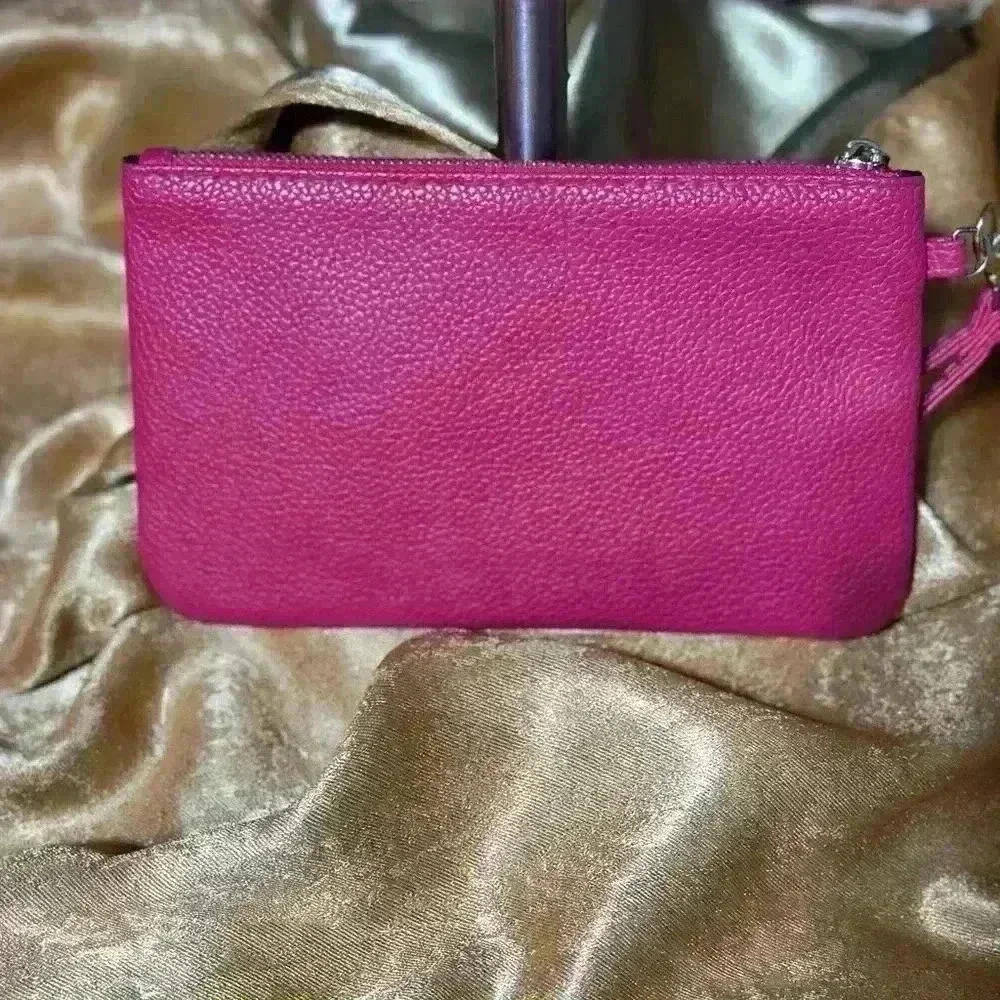Adrienne Vittadini Phone Charging Pink Wristlet EUC 8.5x5 inches